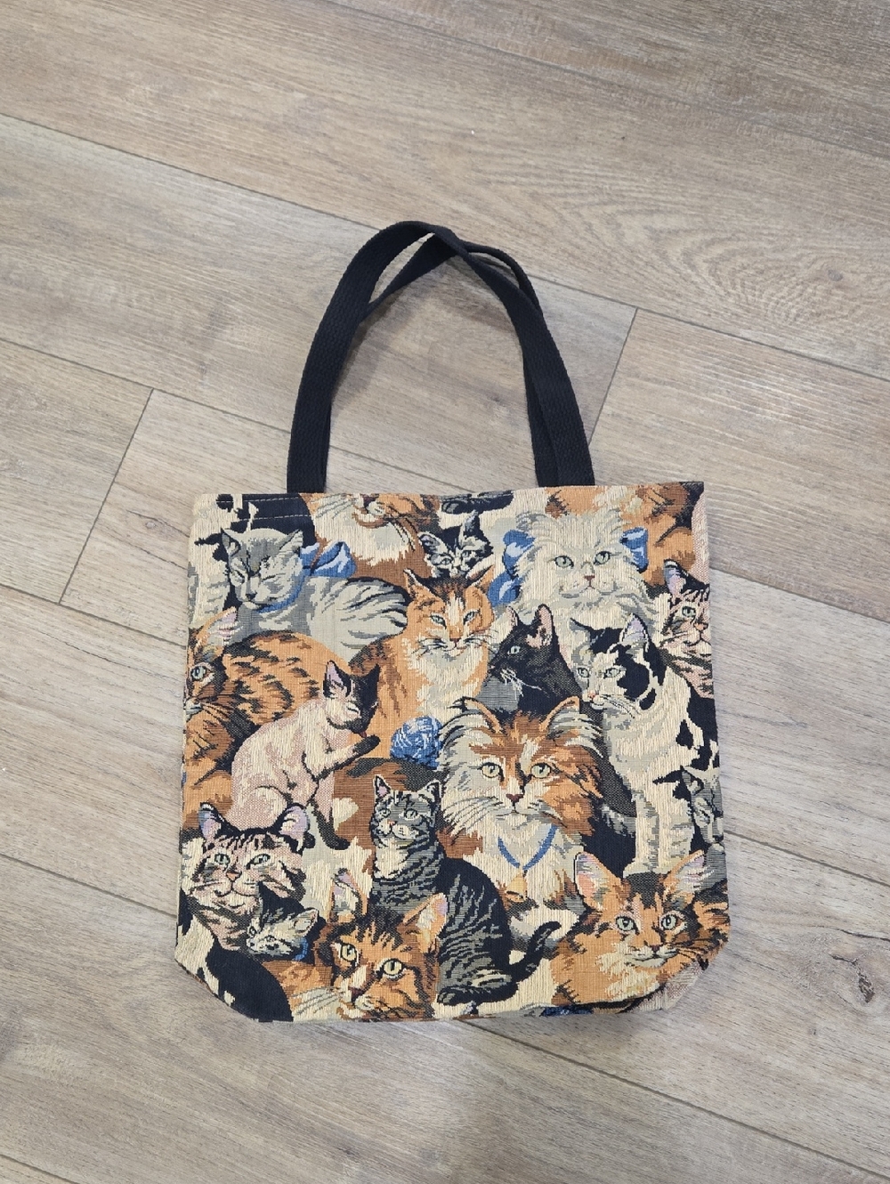 Retro 90's Cat Pattern Tapestry Tote Bag in Multi-Color - Picture 6 of 6